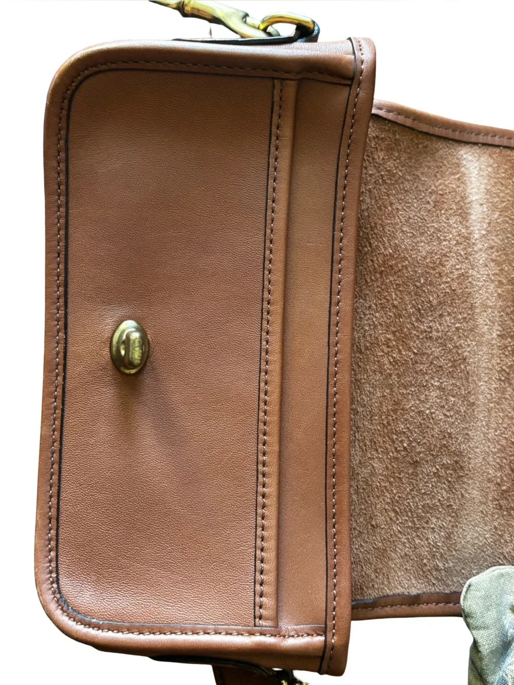Vintage Coach 17994 British Tan Glove Tanned Leather Crossbody Dinky